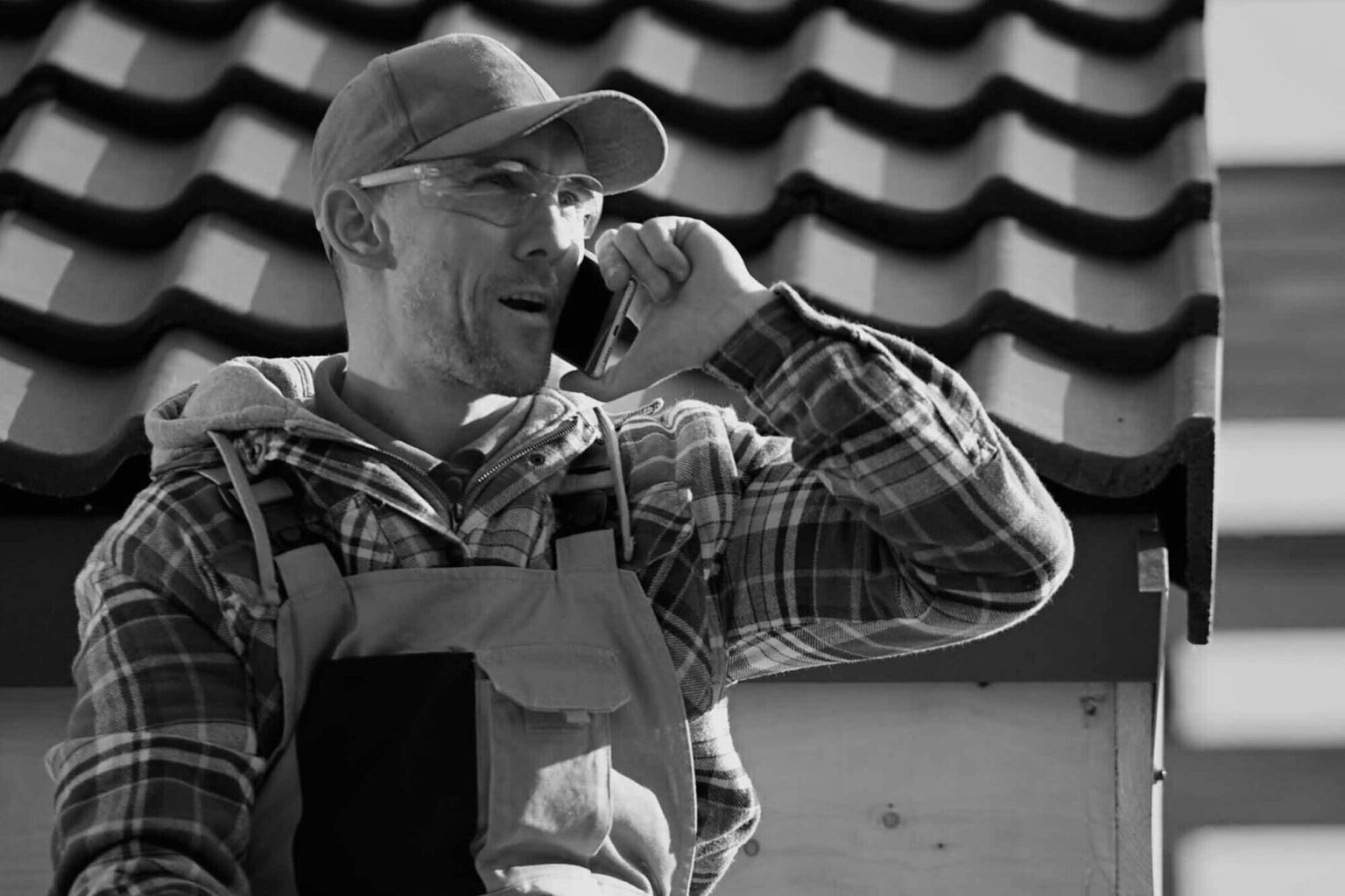 Male-Construction-Worker-on-Phone-BW